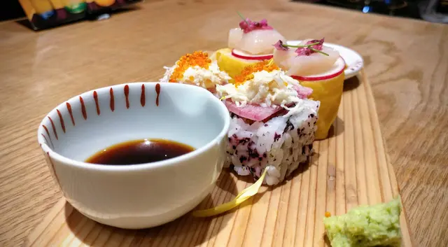 三文魚蟹肉沙律壽司卷 帆立貝玉子壽司卷