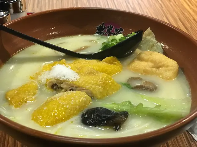 椰子雞湯米線（憑記憶）