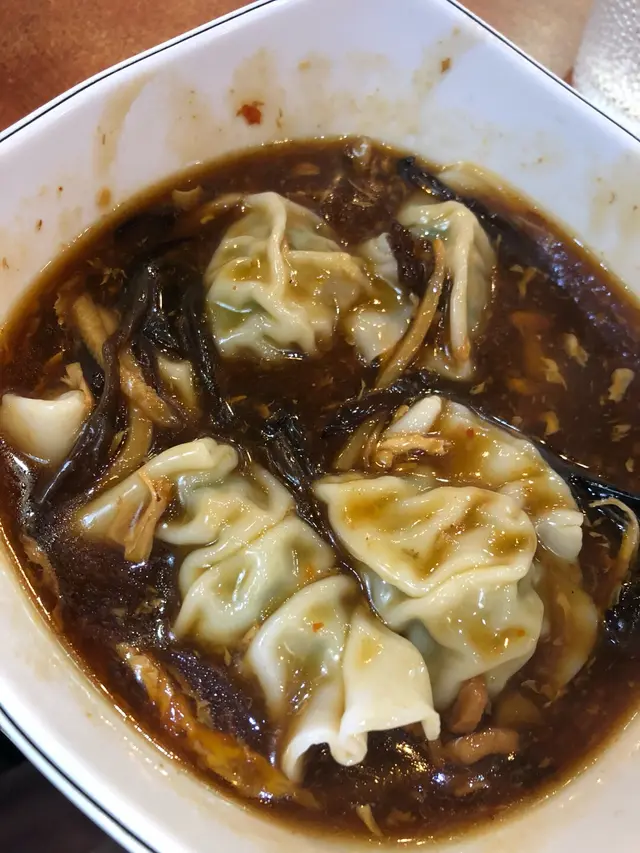 酸辣湯水餃
