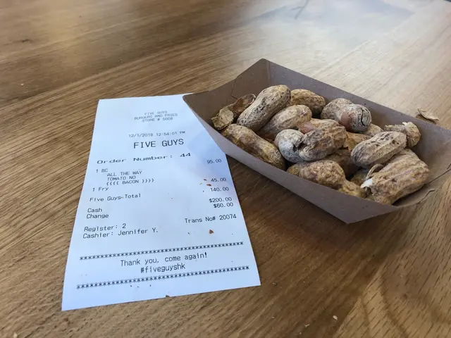 任食花生非常大粒！花生更已事先處理過，非常容易剝開！可是味道偏咸～