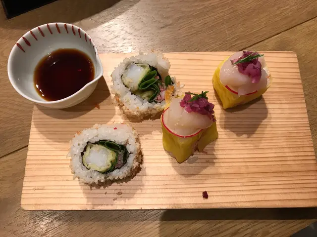 帆立貝玉子壽司卷及海老天婦羅脆脆卷