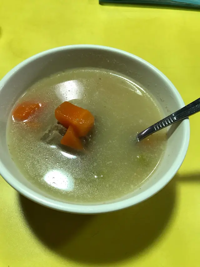 青紅蘿蔔煲豬骨