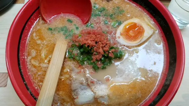 湯底ok，但冇嘜蝦味，太油，唔通日本都係咁油?隻蛋又冇嘜味，豚王隻蛋好食過佢少少。