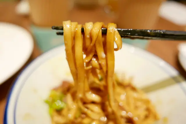 KiKi溫泉蛋肉味噌拌葱油太麵