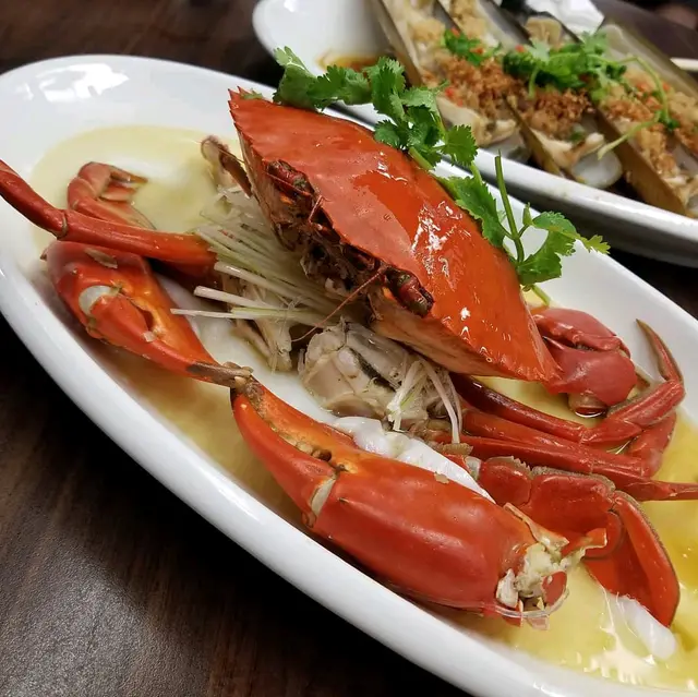 花雕雞油蛋白蒸大肉蟹