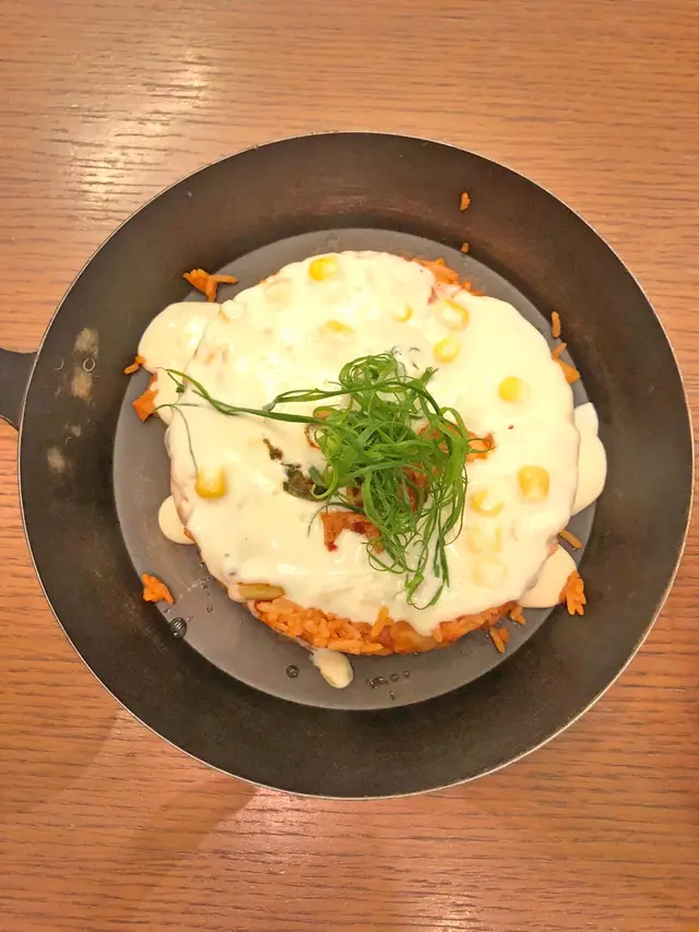 炒飯炒得乾身，辣味剛剛好，唔會太辣。略嫌芝士唔夠濃味