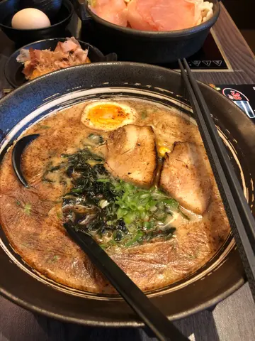 黑蒜油腩肉拉面