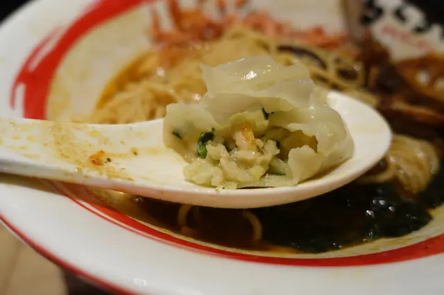 薄薄的餃子皮，內裡滿載餡料