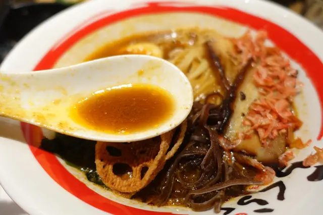 蝦湯底濃厚，並非重口味！鮮香無比