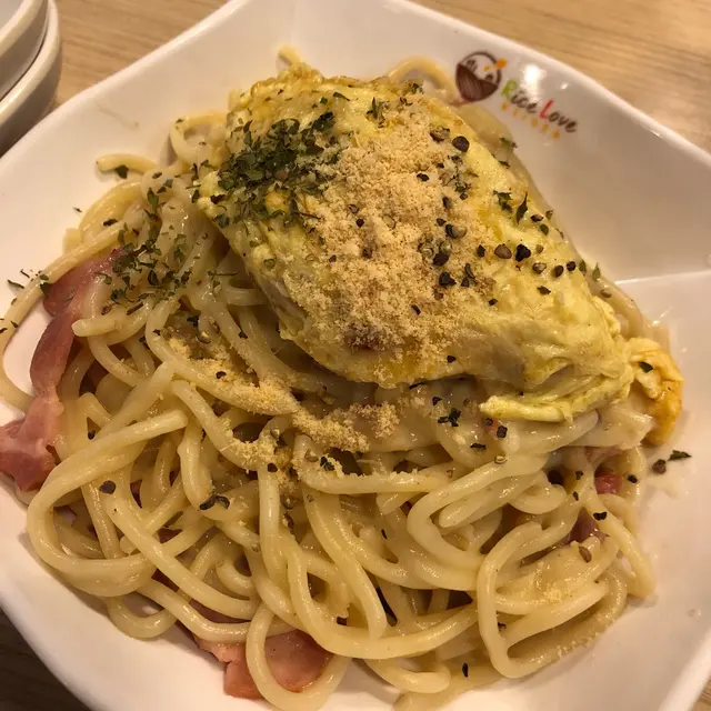 卡邦尼意粉配煙蔥炒蛋