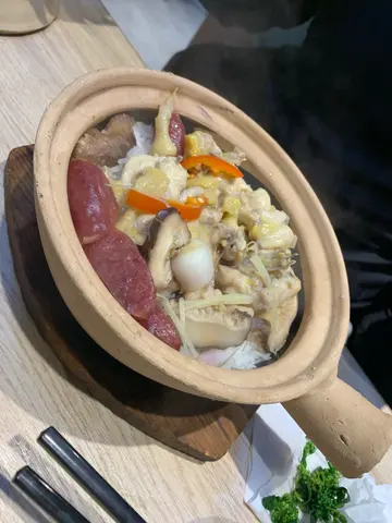 北菇滑鸡煲仔饭