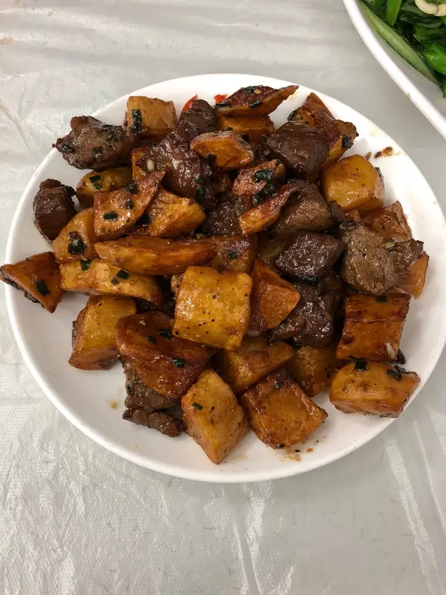 黑椒薯仔牛柳粒