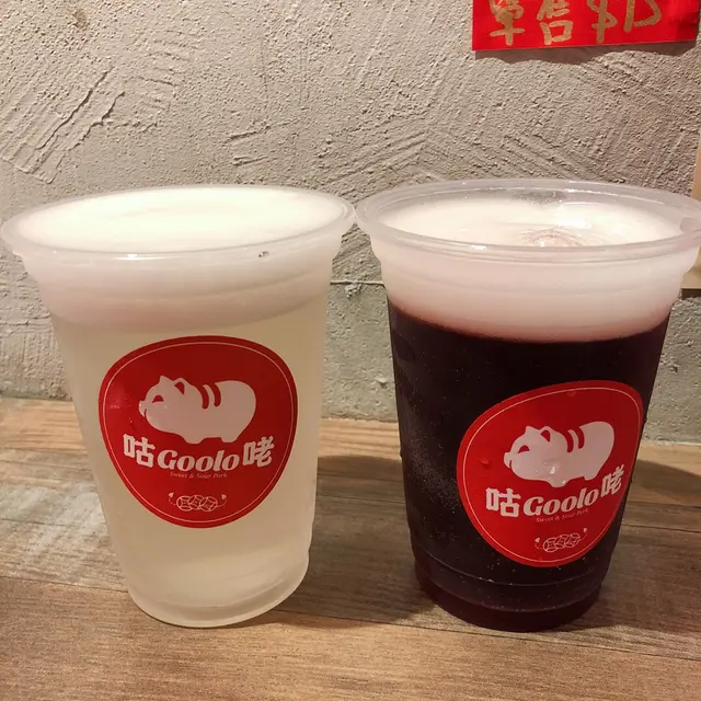 左: 竹蔗茅根啤 右:洛神花茶啤
