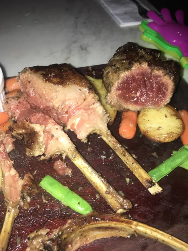 聖誕e餐,肉冇汁,唔熱,冇問過要幾成熟,兩個隻難食