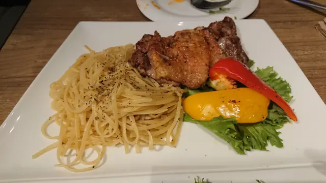 雞扒配意粉