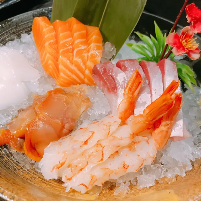 刺身質素不錯,每人加$25蚊,當自費點叫,心理上比較好過。