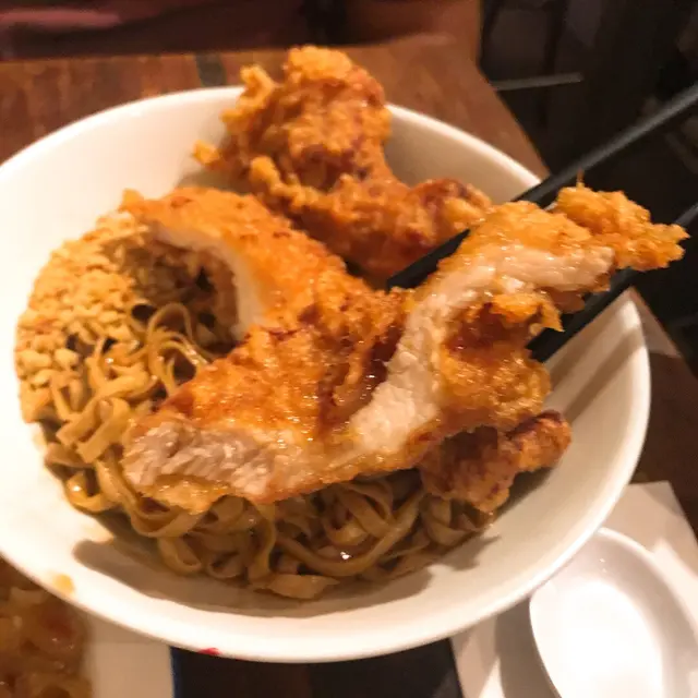 肉燥汁豬扒撈粗麵