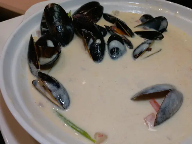 白酒忌廉煮藍青口