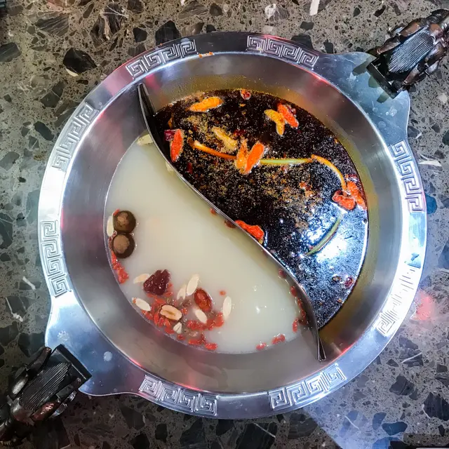 紅油麻辣鍋/清香藥膳鍋