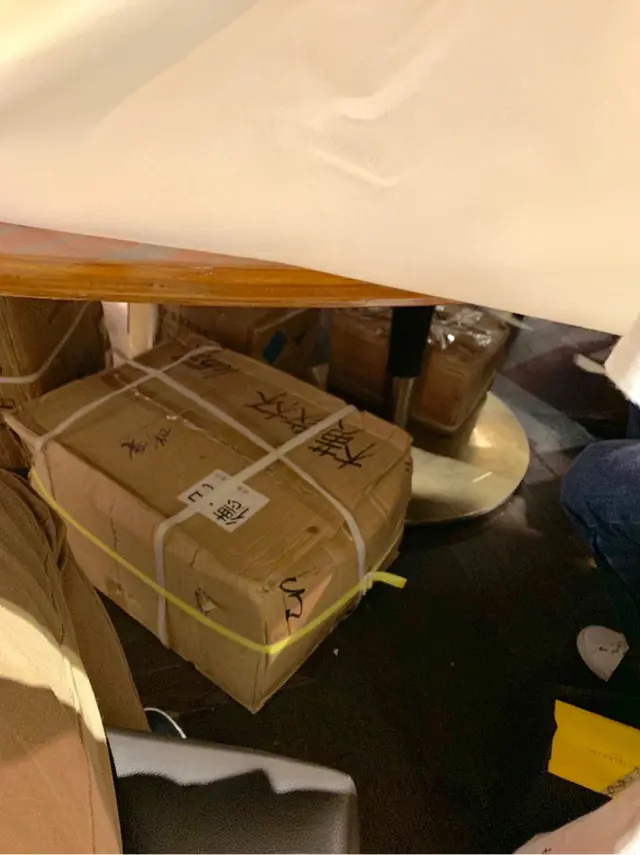 4個好大既紙皮箱