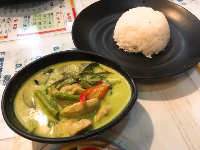 青咖哩雞配飯