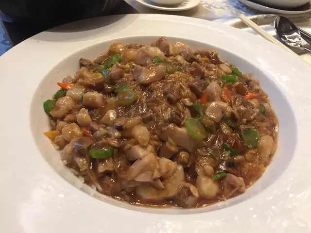芡汁剛剛好掛在炒飯上，材料豐富，必吃之選