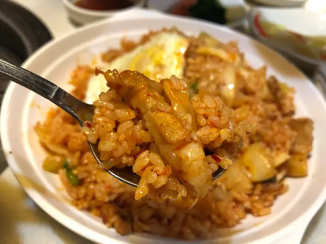 辣泡菜豬肉炒飯