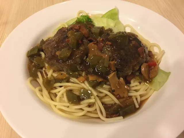 黑椒蘑菇漢堡意粉