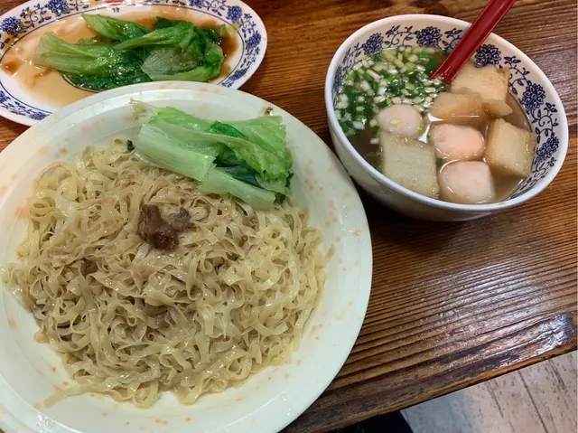 墨魚丸魚片頭撈粗麵