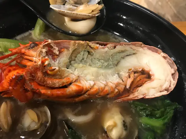 墨魚手指魚腐龍蝦湯泡飯 (含半隻龍蝦)