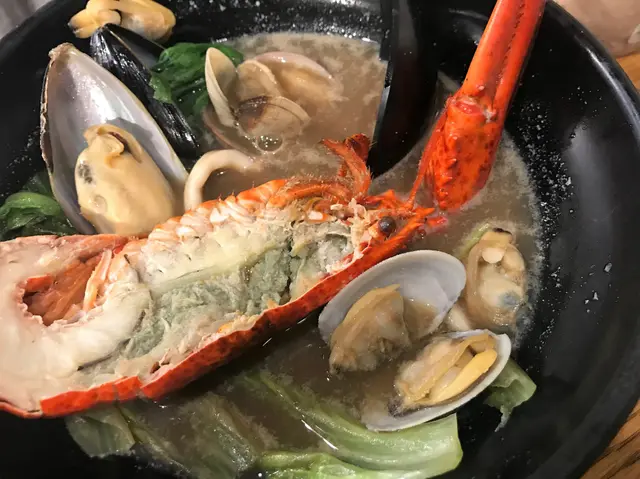 墨魚手指魚腐龍蝦湯泡飯 (含半隻龍蝦)