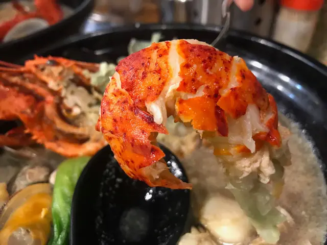 墨魚手指魚腐龍蝦湯泡飯 (含半隻龍蝦)