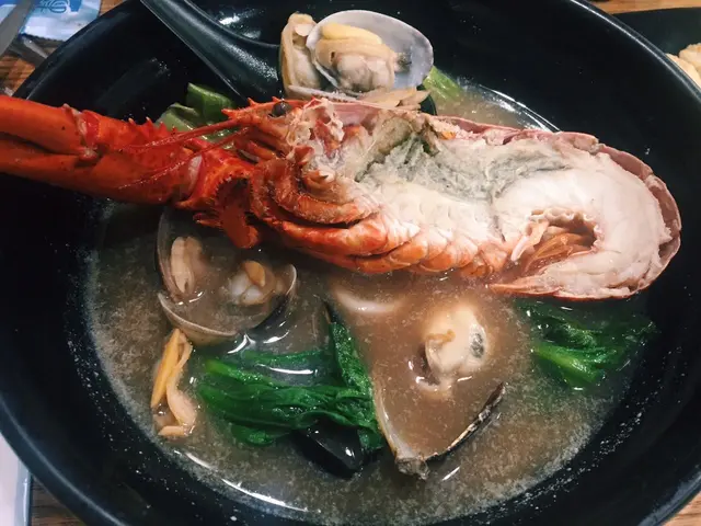 墨魚手指魚腐龍蝦湯泡飯(加半隻龍蝦)