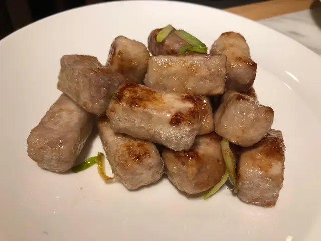 外層包着薄脆嘅糖衣，
外酥內糯，
喜歡芋頭嘅foodie不可錯過呀！😏