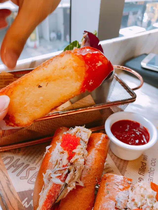 龍蝦蟹肉包配薯角