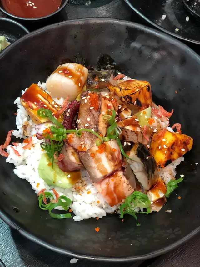 辣味魚生丼