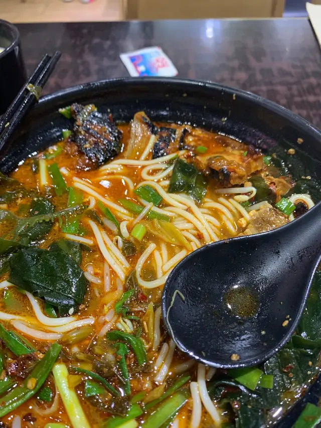 辣腩肉豆腐螺旋藻酸辣米線