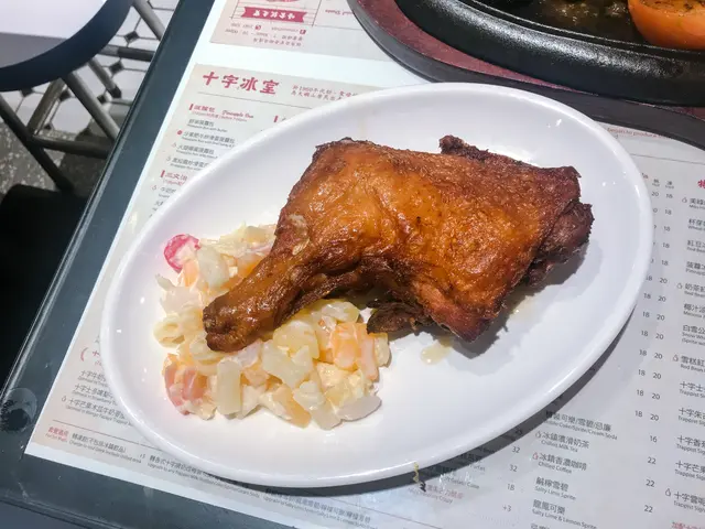 香酥炸雞脾配懷舊雜果沙律