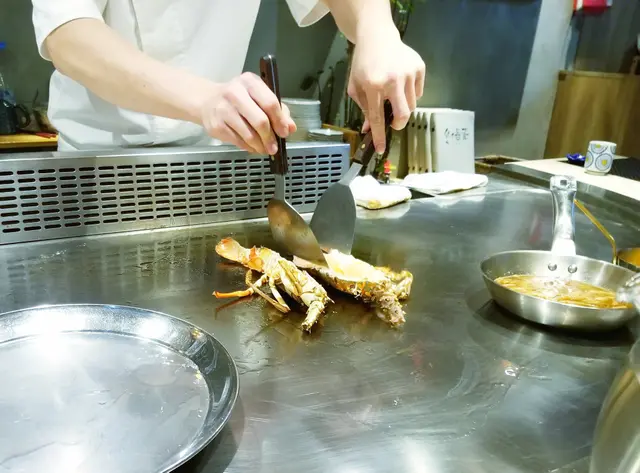 黃金伊勢海老 - 起肉