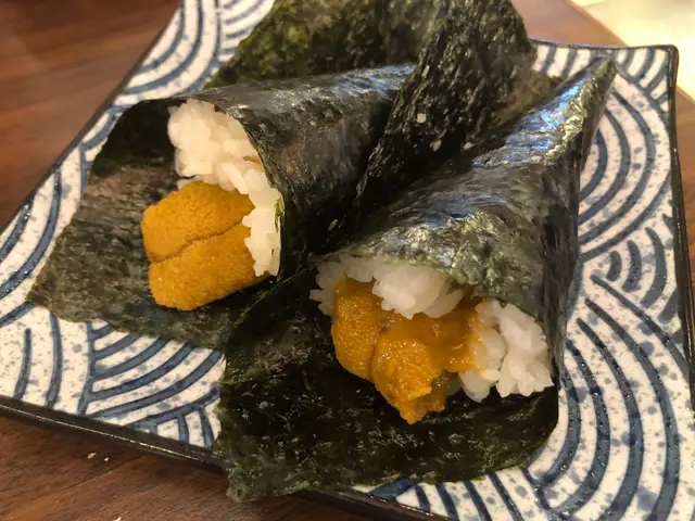 手卷即叫即包,保證紫菜爽脆,
海膽新鮮,鮮甜味美!