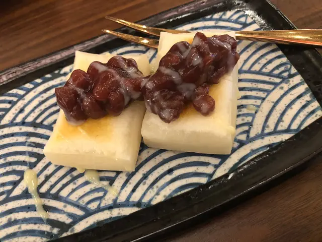 燒年糕米香十足,加上香甜嘅紅豆蓉,再淋上煉奶,好有日本🇯🇵風味!