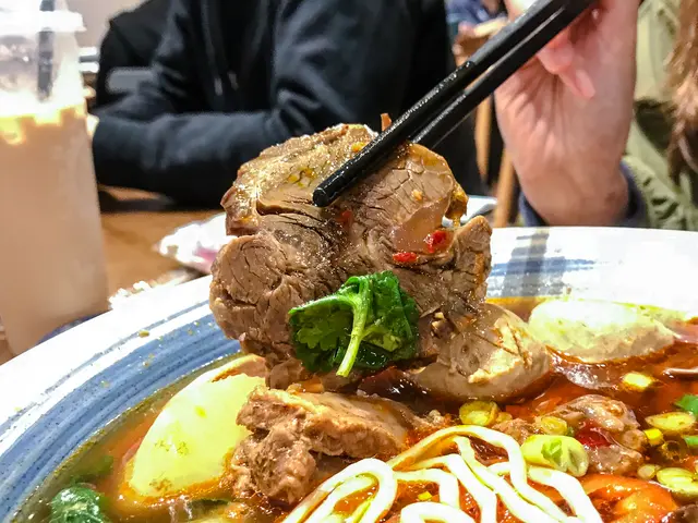 三盛紅燒牛肉麵