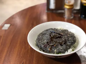 墨汁鱿鱼煎肉饼