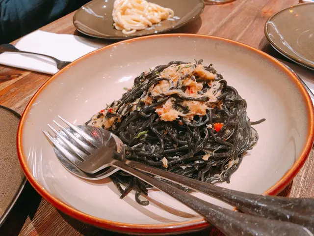 蟹肉墨汁意大利麵