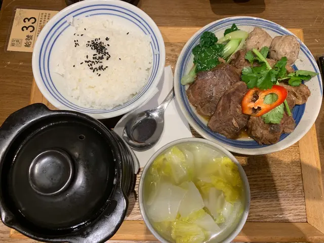 三拼牛肉飯定食