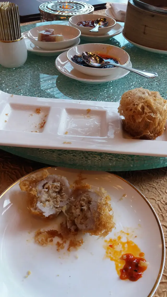 蟹肉荔茸香酥盒