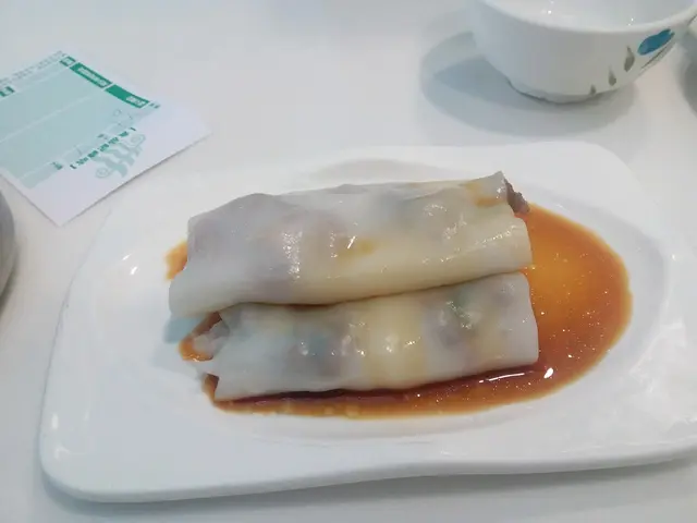腸粉饀料不多，也不算薄，但腸粉爽滑不痴口，還熱辣辣