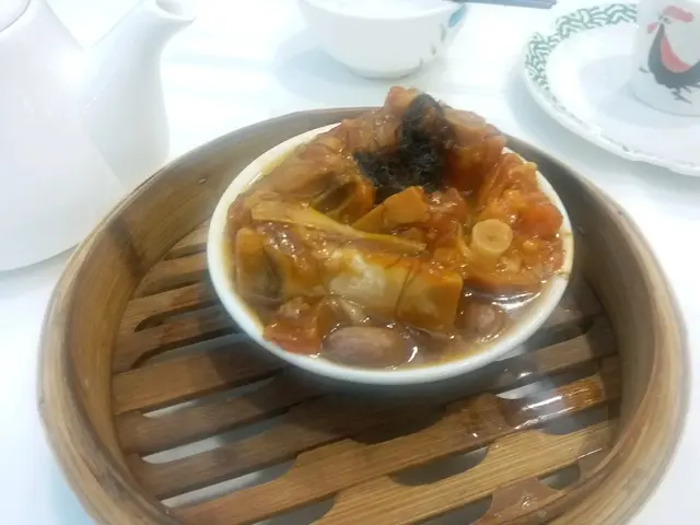 味道濃，有花生做配料，但全碟有2大件是骨，而其中1塊皮全是毛，只有半碟可以吃
