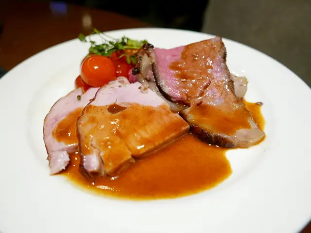 燒美國西冷牛扒、蜜糖芥末燒煙火腿