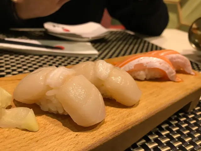 三文魚腩同帶子壽司